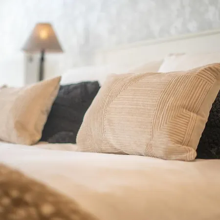 Velvet - 10 Park Square East * Leeds (West Yorkshire)
