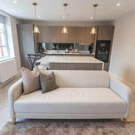 Velvet - 10 Park Square East Daire