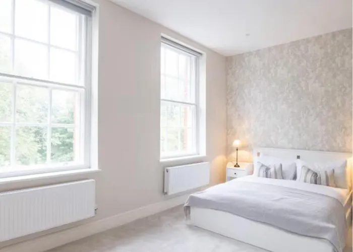 Velvet - 10 Park Square East *