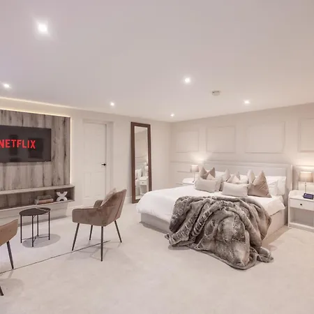 Velvet - 10 Park Square East Apartment *