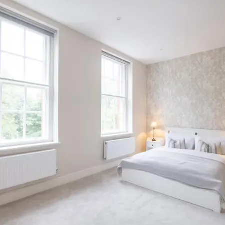 Velvet - 10 Park Square East *